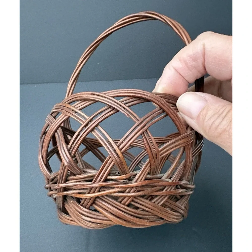 Vintage miniature brown wicker gathering or sewing yarn basket 4